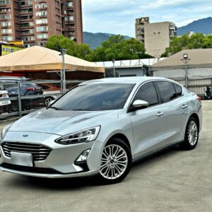 2022 Ford Focus 4D EcoBoost 182 17 SLA型