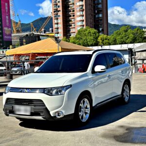 2015 Mitsubishi Outlander 尊榮型