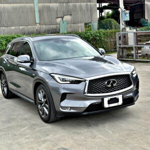 2020 Infiniti QX50 2.0t 旗艦款灰色車身右前 45 度外觀