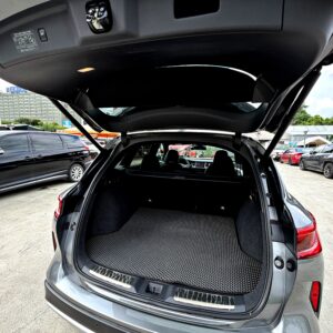 2020 Infiniti QX50 2.0t 旗艦款電動尾門開啟後的行李廂空間