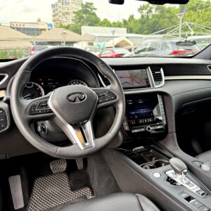 2020 Infiniti QX50 2.0t 旗艦款駕駛座方向盤、雙圓指針儀表與中控上下雙螢幕