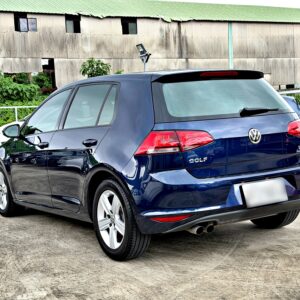 2013 Volkswagen Golf 1.4 TSI High Line 右後 45 度車尾與 GOLF、TSI 銘牌