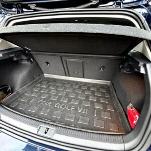 2013 Volkswagen Golf 1.4 TSI High Line 後行李廂空間與原廠防水托盤