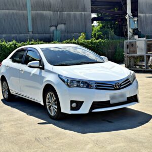 2015 Corolla Altis 經典版Safety+ 白色 右前 45 度車身線條