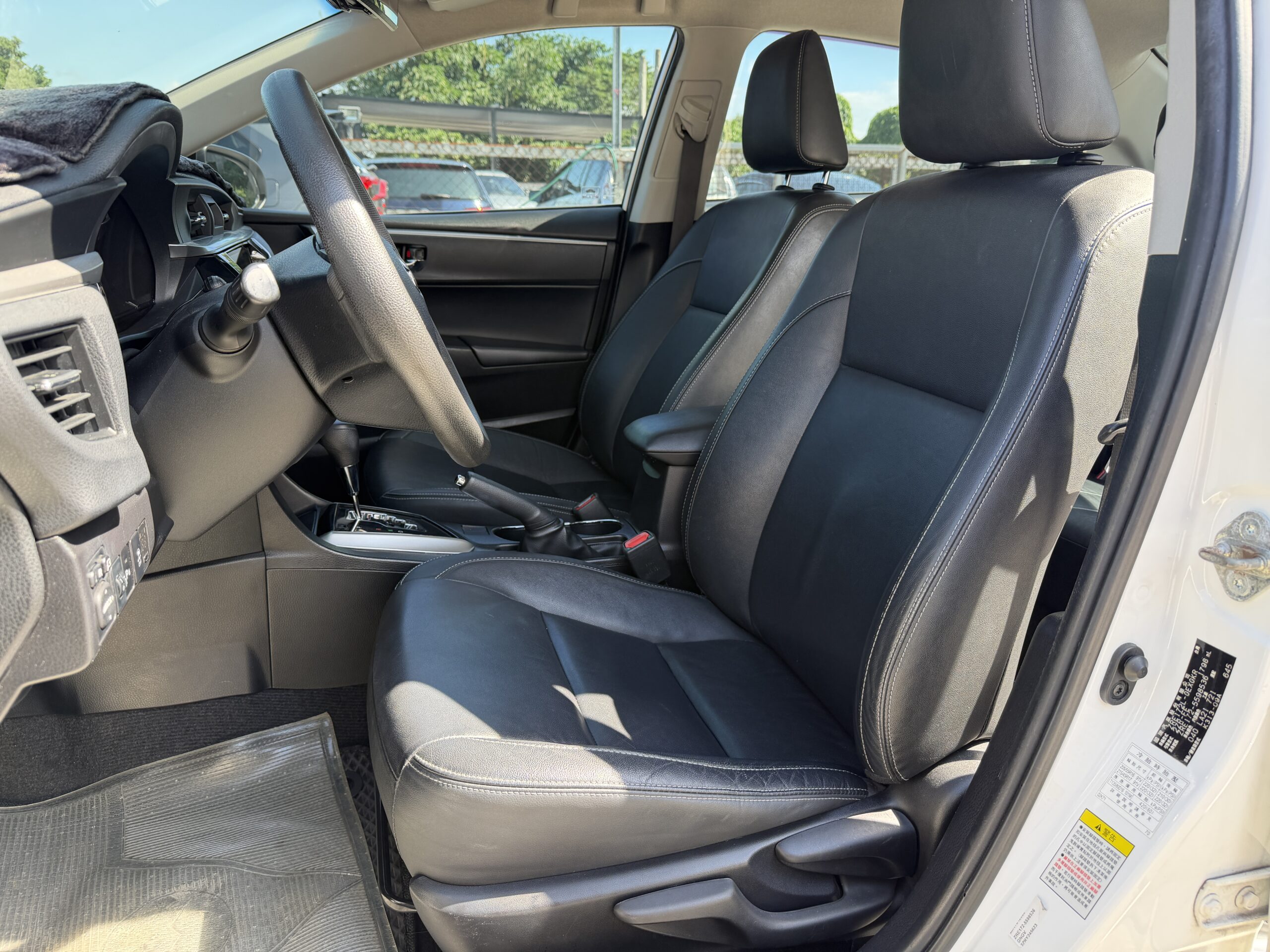 2015 Corolla Altis 駕駛座與前座椅 黑色內裝