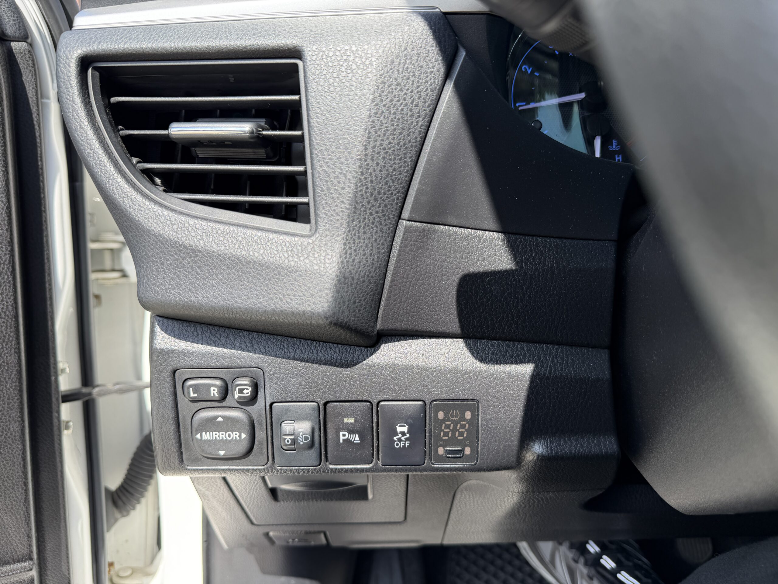 2015 Corolla Altis 駕駛座左下按鍵組 電動後視鏡與倒車雷達開關