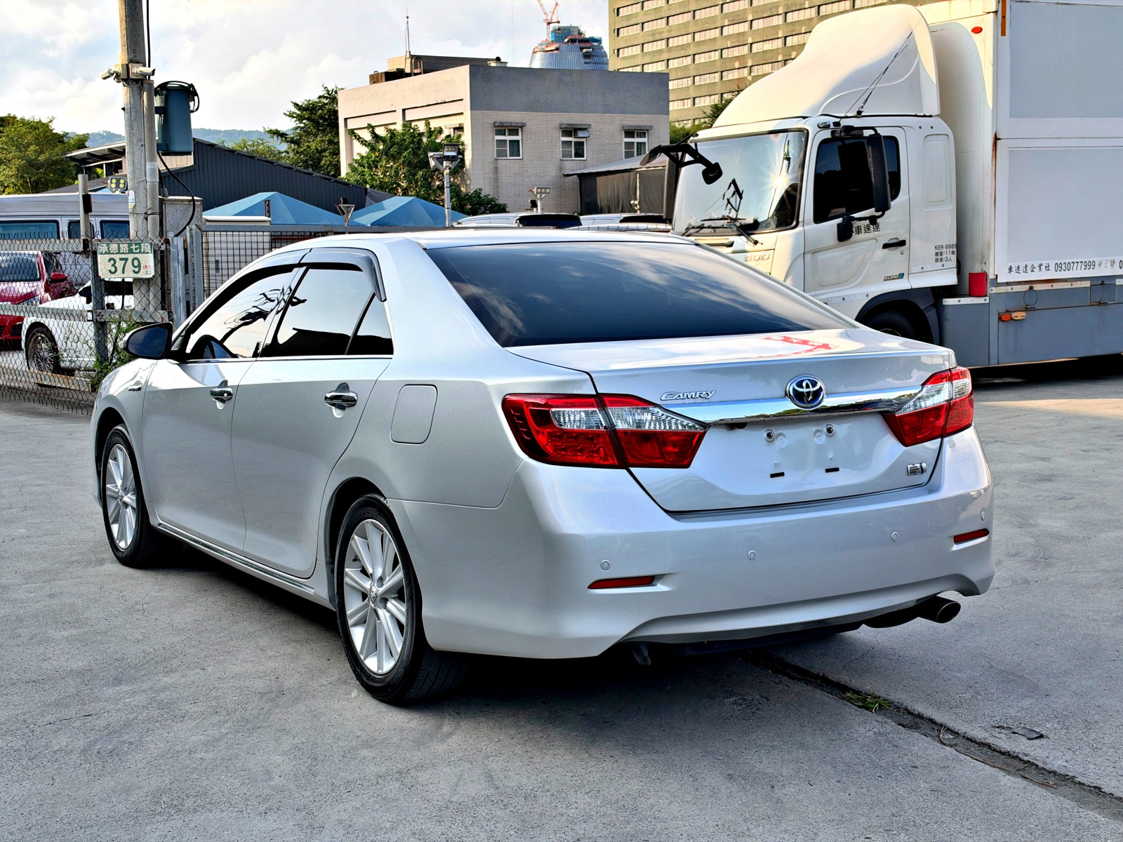2012 Toyota Camry Hybrid-G 車尾左後 45 度外觀