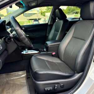2012 Camry Hybrid 駕駛座真皮座椅與電動座椅調整
