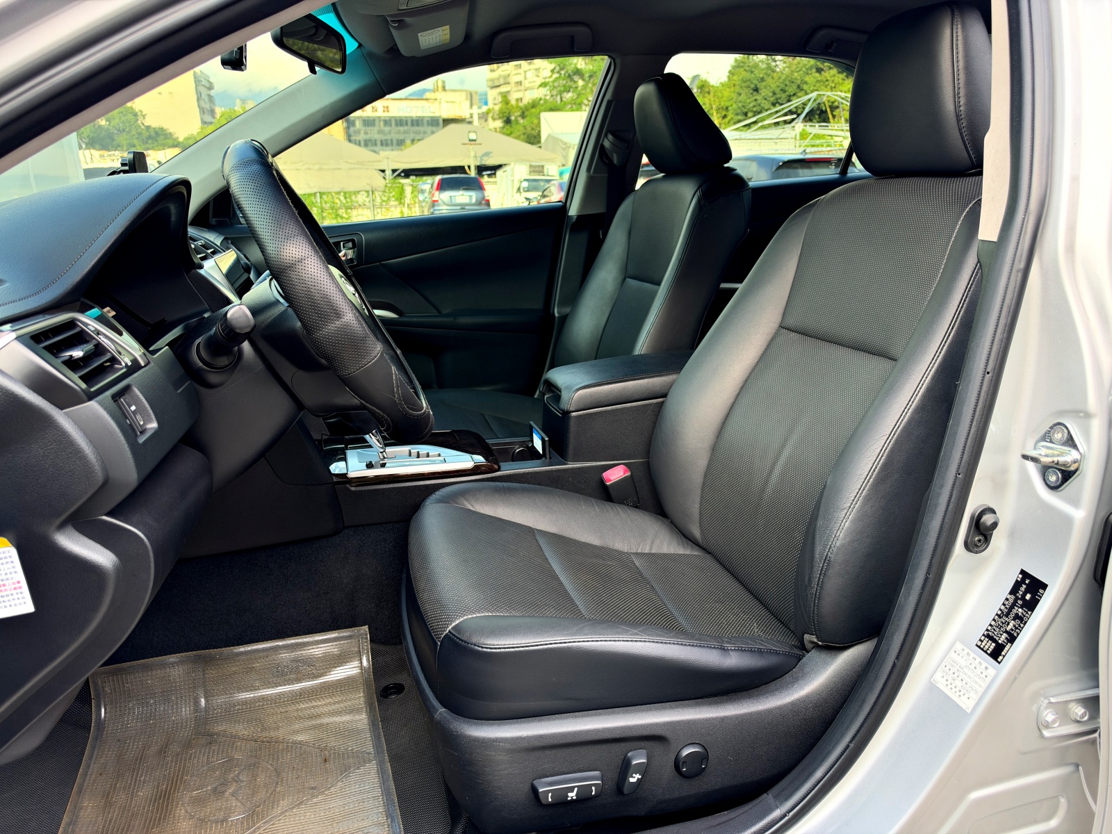2012 Camry Hybrid 駕駛座真皮座椅與電動座椅調整