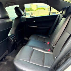2012 Camry Hybrid 後座空間,真皮座椅與中央扶手