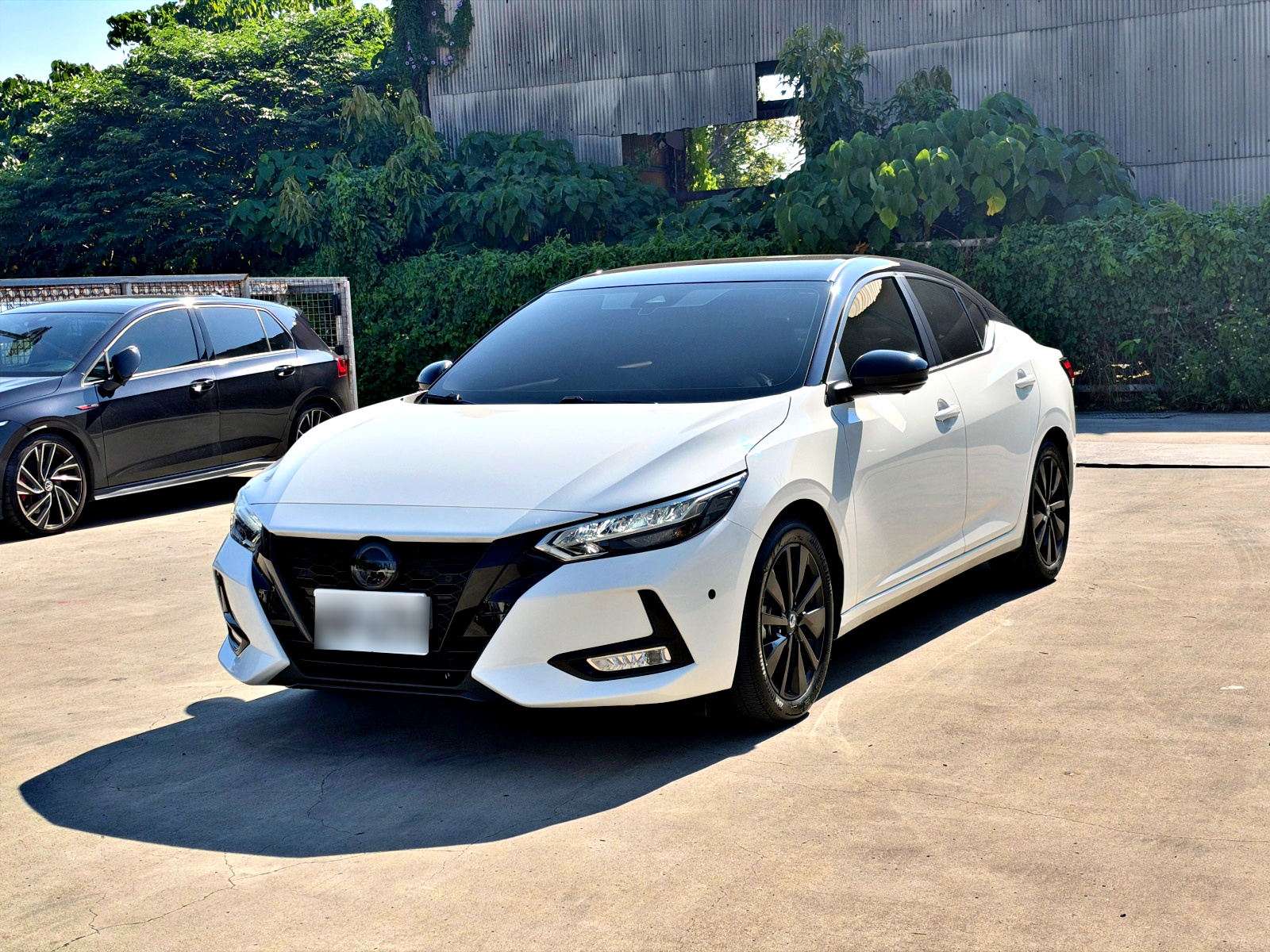 2022 Nissan Sentra 1.6 尊爵智駕版 白色 左前 45 度外觀