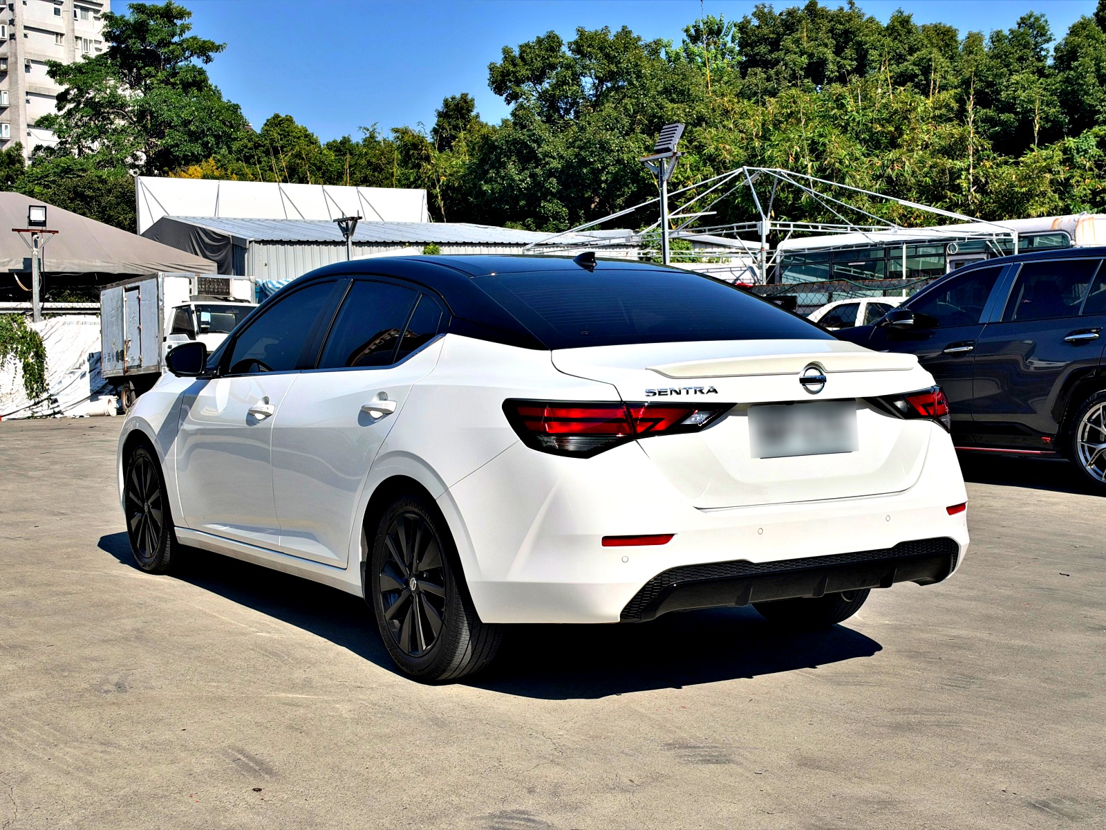 2022 Nissan Sentra 1.6 尊爵智駕版 白色 右後 45 度外觀