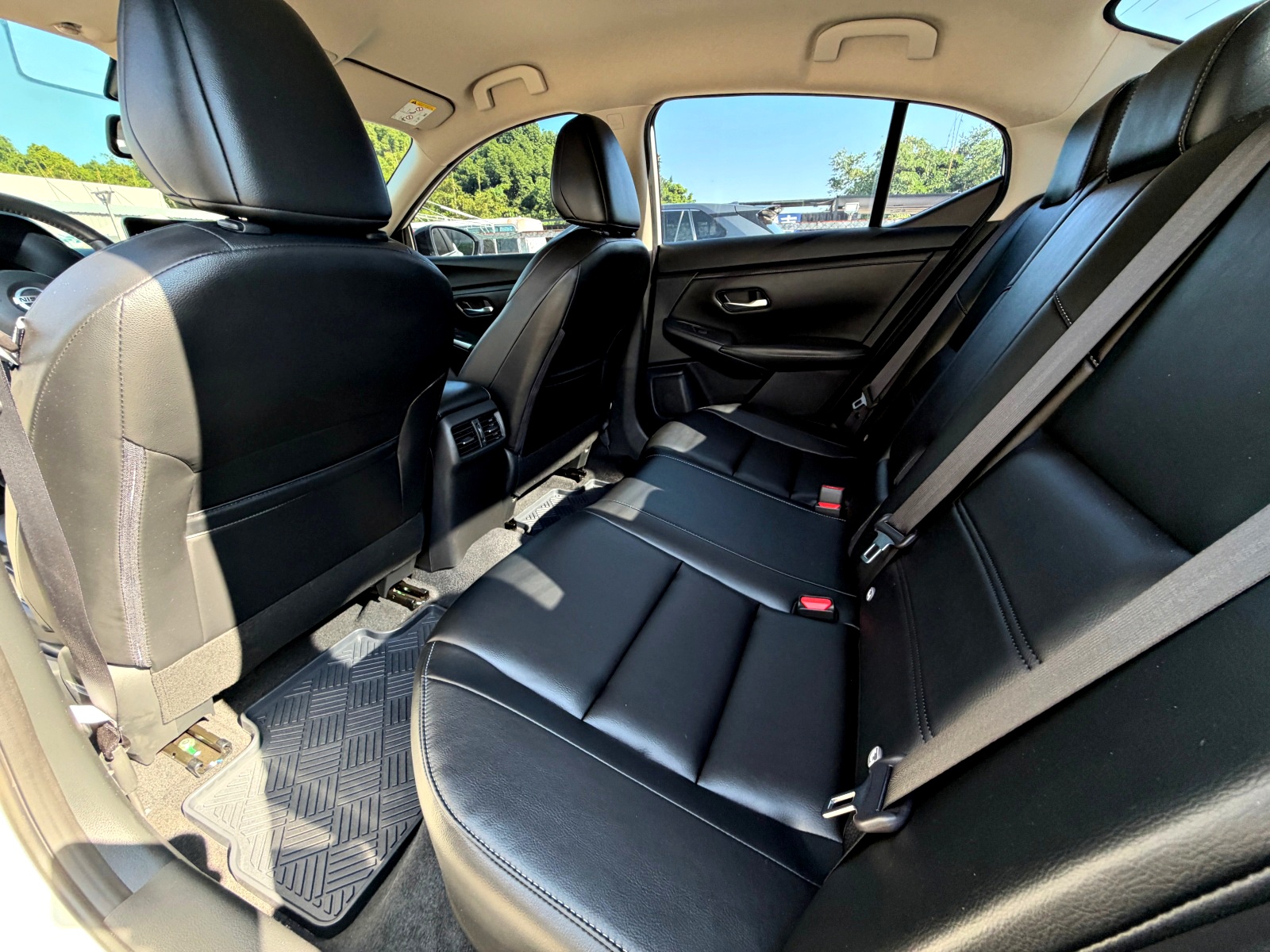 2022 Nissan Sentra 1.6 尊爵智駕版 後座空間與皮質座椅
