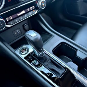 2022 Nissan Sentra 1.6 尊爵智駕版 排檔座與雙區恆溫空調控制面板