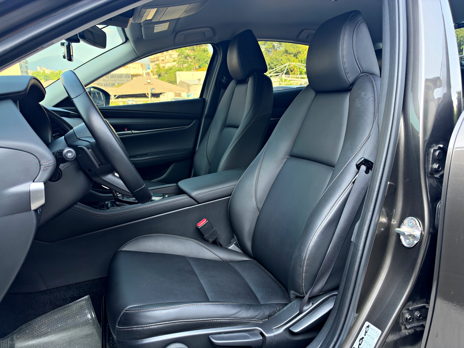 2021 Mazda 3 4D 2.0 型動旗艦版 前座皮質座椅