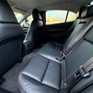 2021 Mazda 3 4D 2.0 型動旗艦版 後座空間與皮質座椅