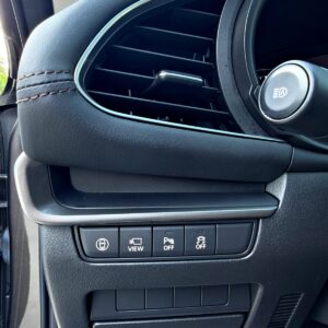 2021 Mazda 3 4D 2.0 型動旗艦版 駕駛座左側出風口與燈光、環景開關
