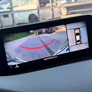 2021 Mazda 3 4D 2.0 型動旗艦版 360 度環景輔助系統畫面