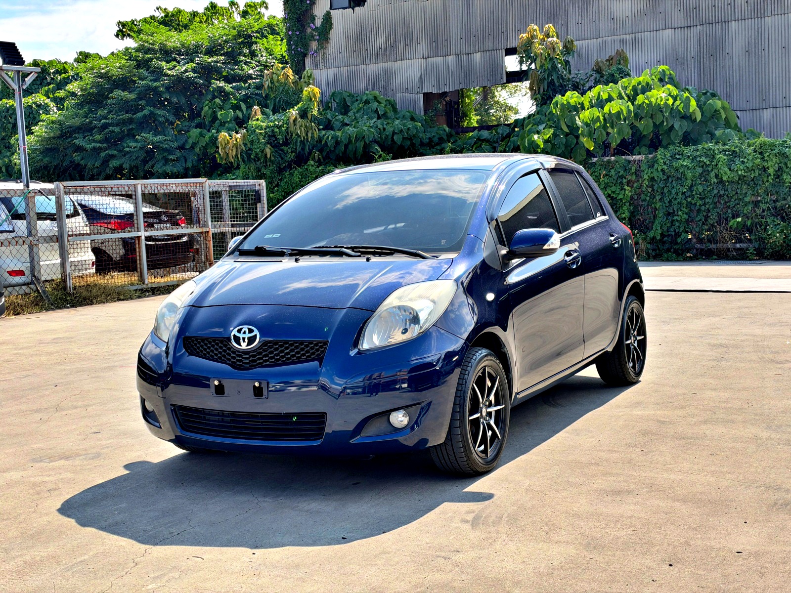 2014 Toyota Yaris 1.5 G Smart 藍色 左前 45 度外觀
