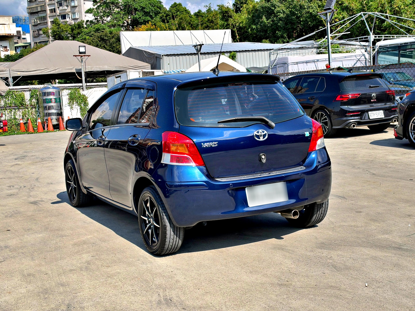 2014 Toyota Yaris 1.5 G Smart 藍色 左後 45 度外觀