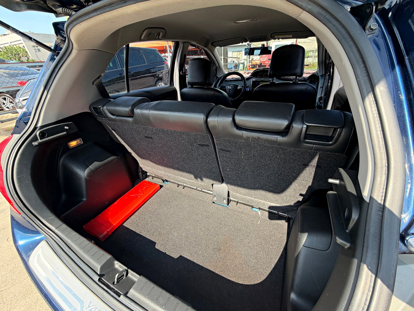 2014 Toyota Yaris 1.5 G Smart 後行李廂空間,後座椅背可倒平