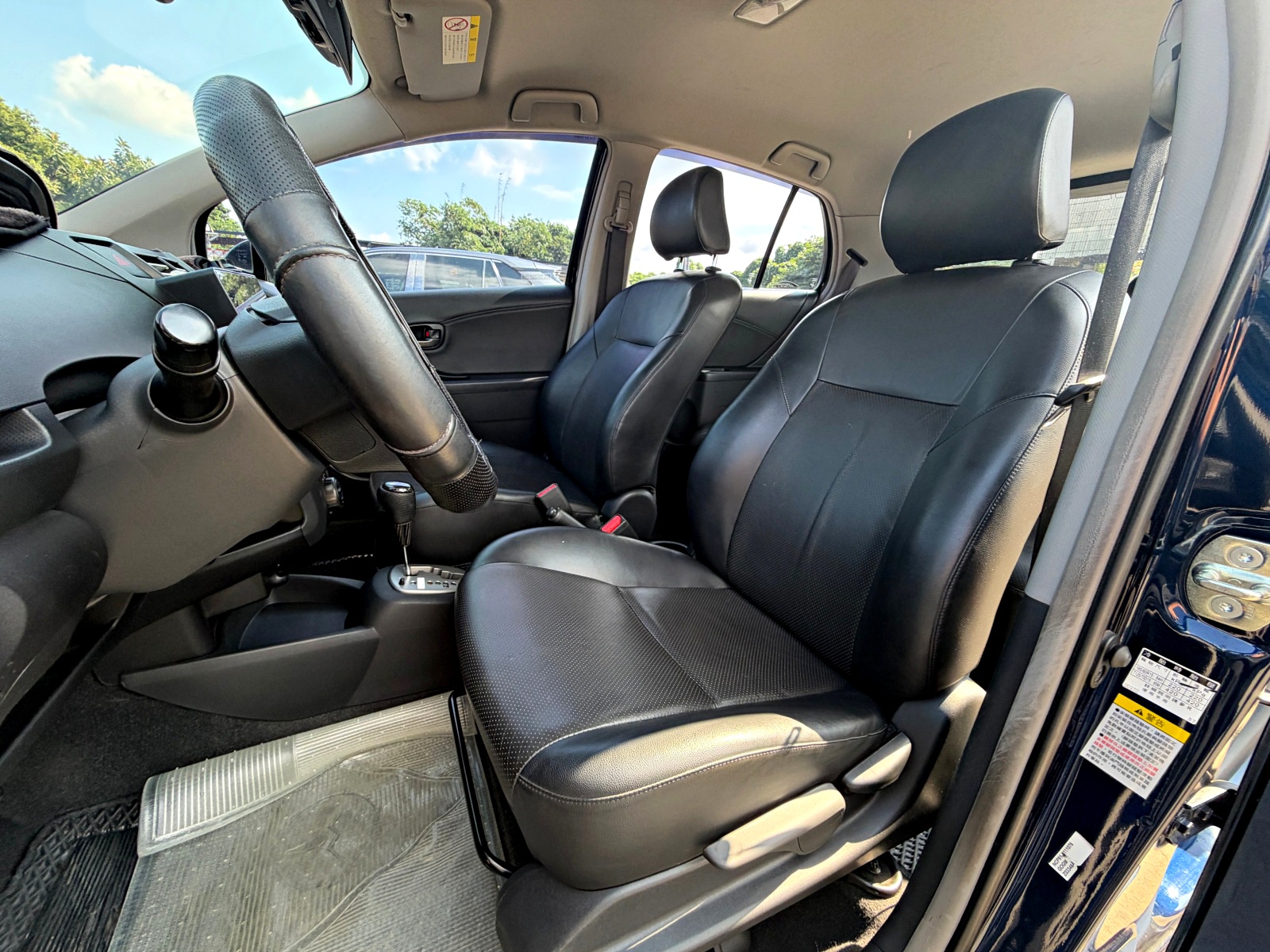 2014 Toyota Yaris 1.5 G Smart 前座皮質座椅