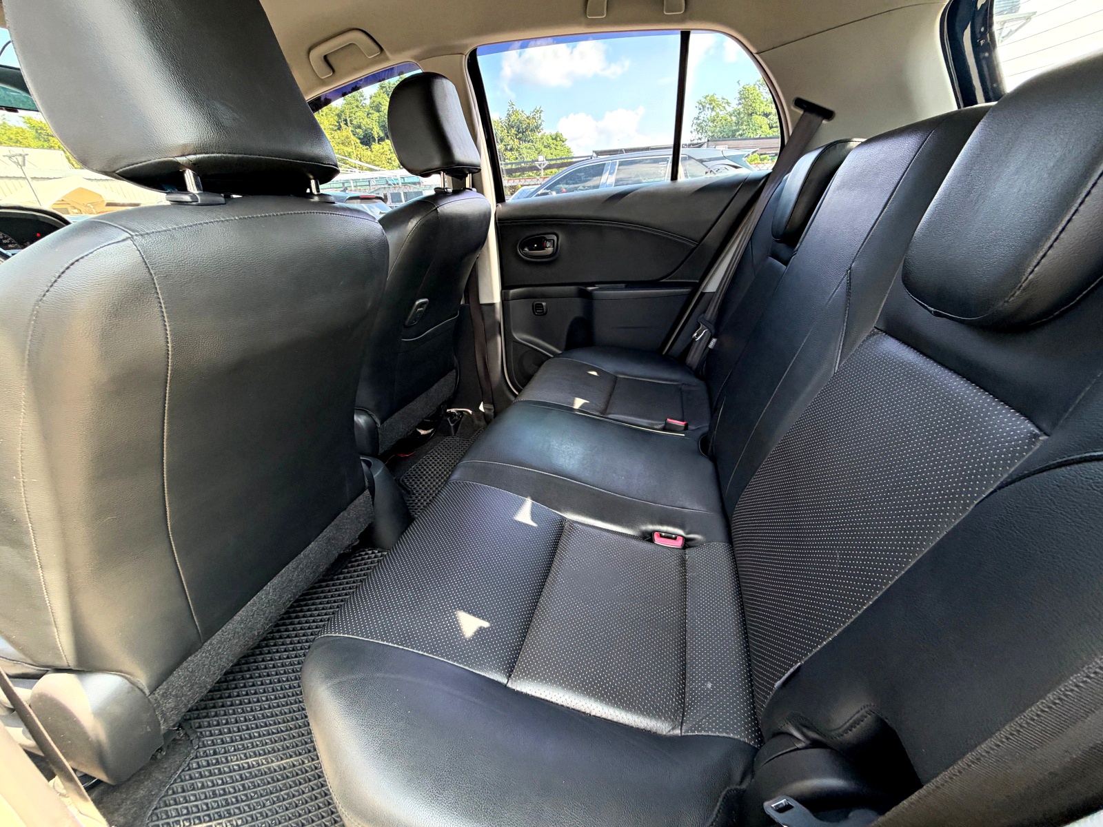 2014 Toyota Yaris 1.5 G Smart 後座空間