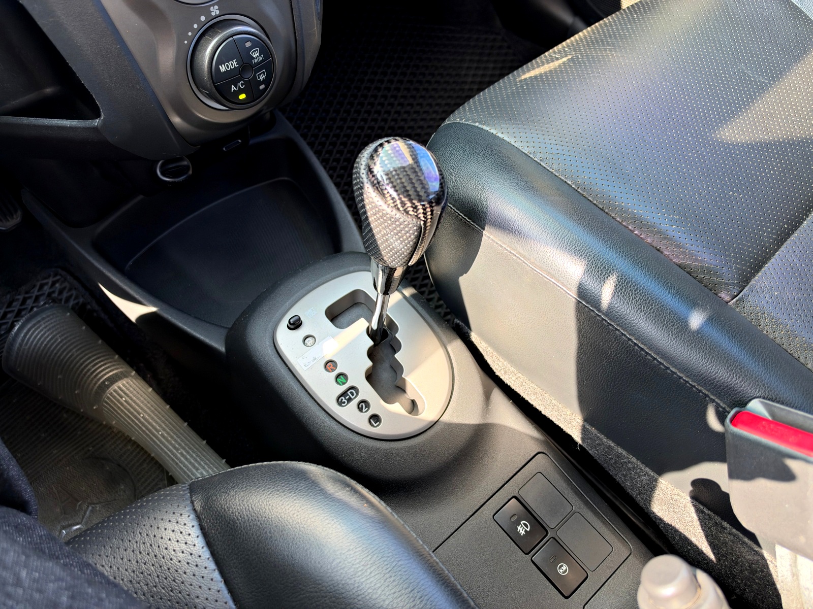 2014 Toyota Yaris 1.5 G Smart 恆溫空調控制與排檔座